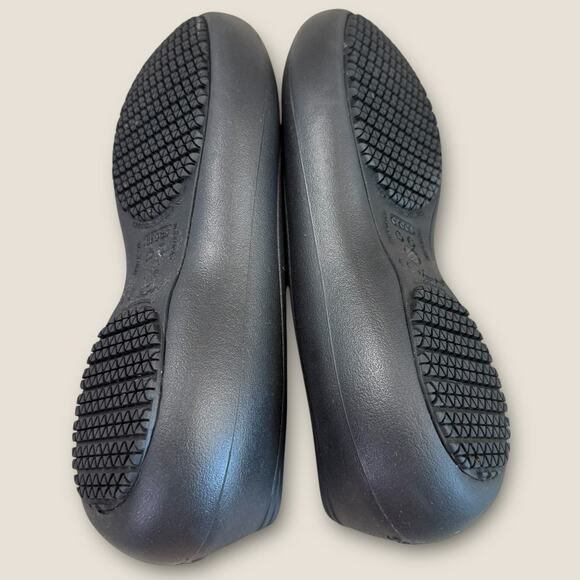 Crocs Womens Black Brooklyn Flat Ballet Shoes Size 8 Slip On Comfort Round Toe - Picture 6 of 10